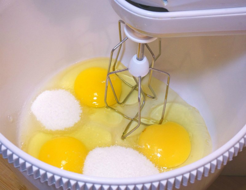 5 способов как правильно взбить яйца миксером