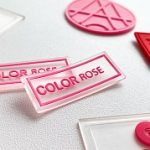 Эластичные Щиты Брендов: Почему ПВХ Этикетки — Молчаливые Герои Вашего Продукта